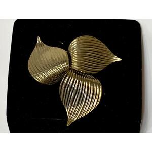 Gold Three Leaf Flower Brooch Pin Sarah Coventry Large 2669 Original Box